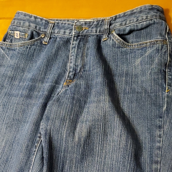 IZOD Jeans Men's Denim - Size 32 Waist - Picture 2 of 8